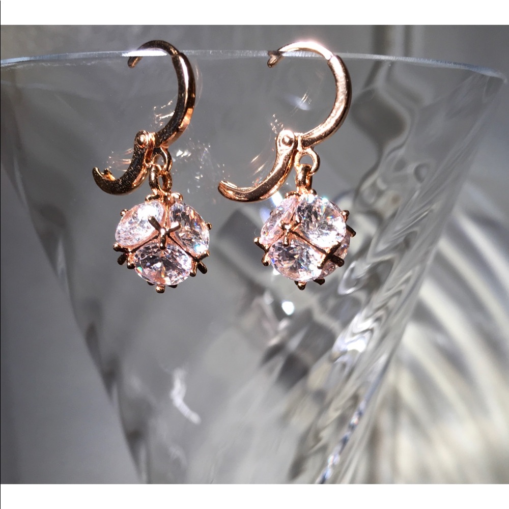 CRYSTAL & GOLD COATED EARRINGS. 1 Left - Picture 8 of 8